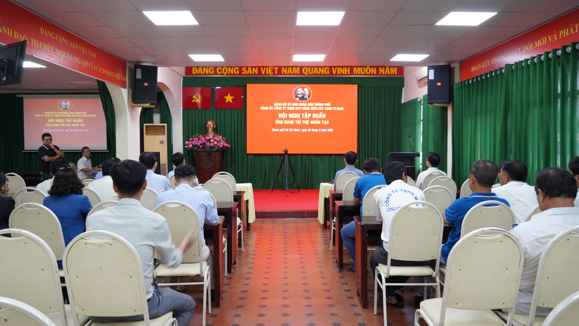 Đảng ủy Công ty tham gia Hội nghị tập huấn ứng dụng trí tuệ nhân tạo