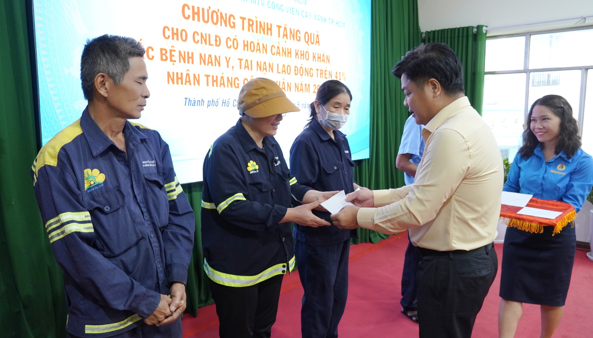 Chương trình tặng quà cho người lao động có hoàn cảnh khó khăn nhân Tháng Công nhân năm 2026