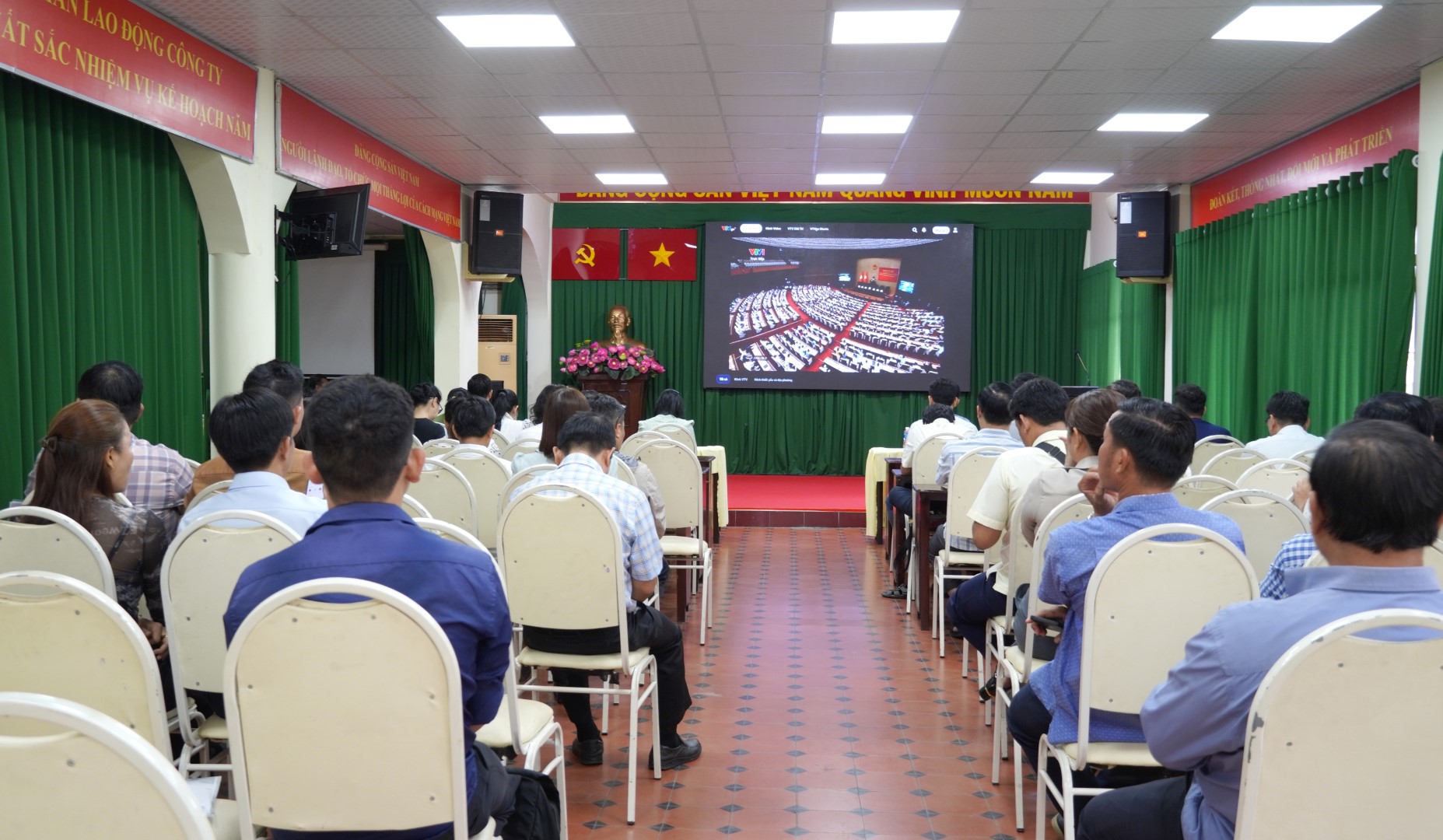 Đảng bộ Công ty tham dự Hội nghị toàn quốc quán triệt 4 Nghị quyết của Bộ Chính trị